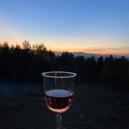 The Sunset будиночок з чаном чан не входить у вартість Zhuraky